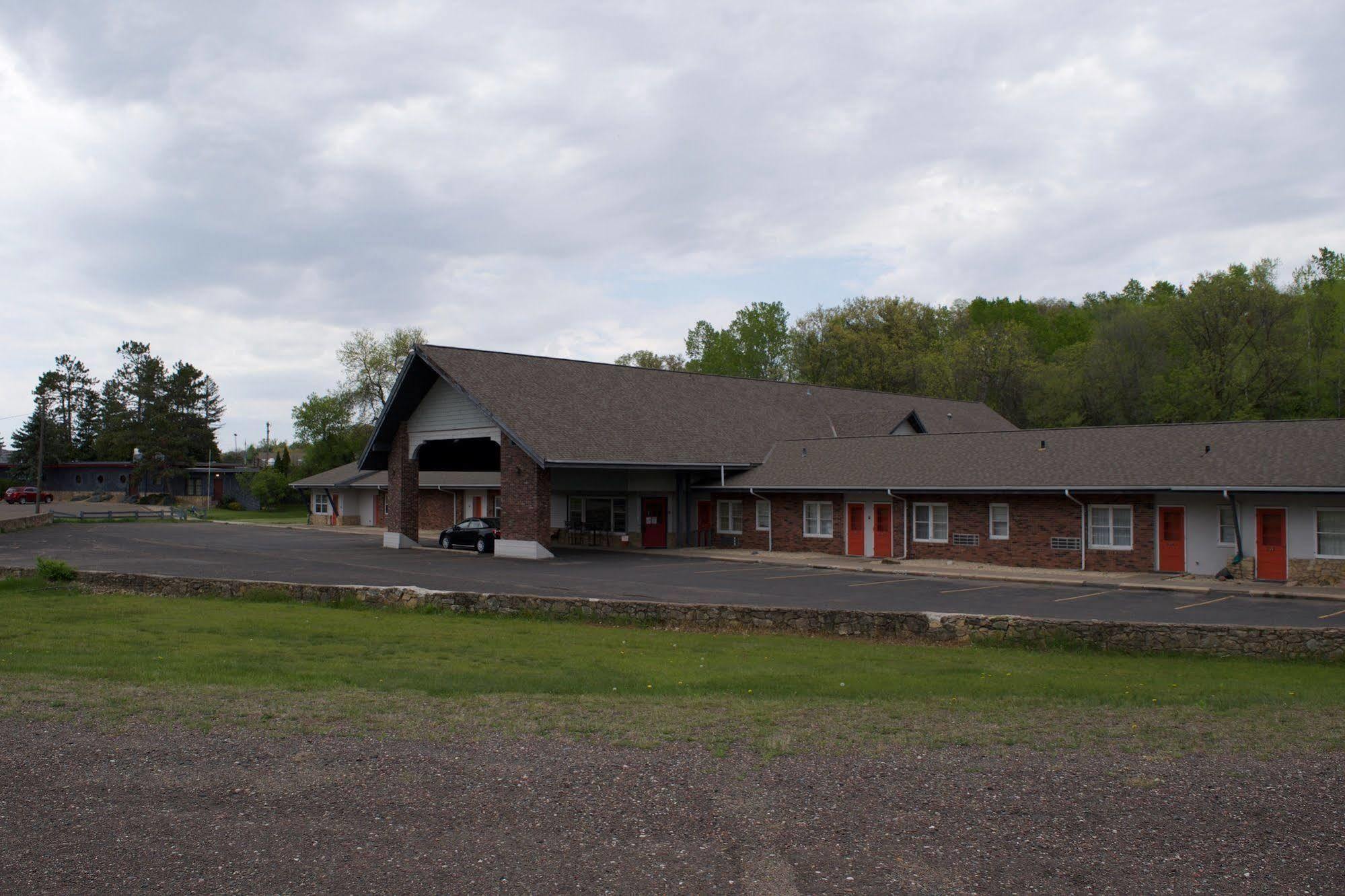 Amerivu Inn & Suites - St Croix Falls Saint Croix Falls Экстерьер фото