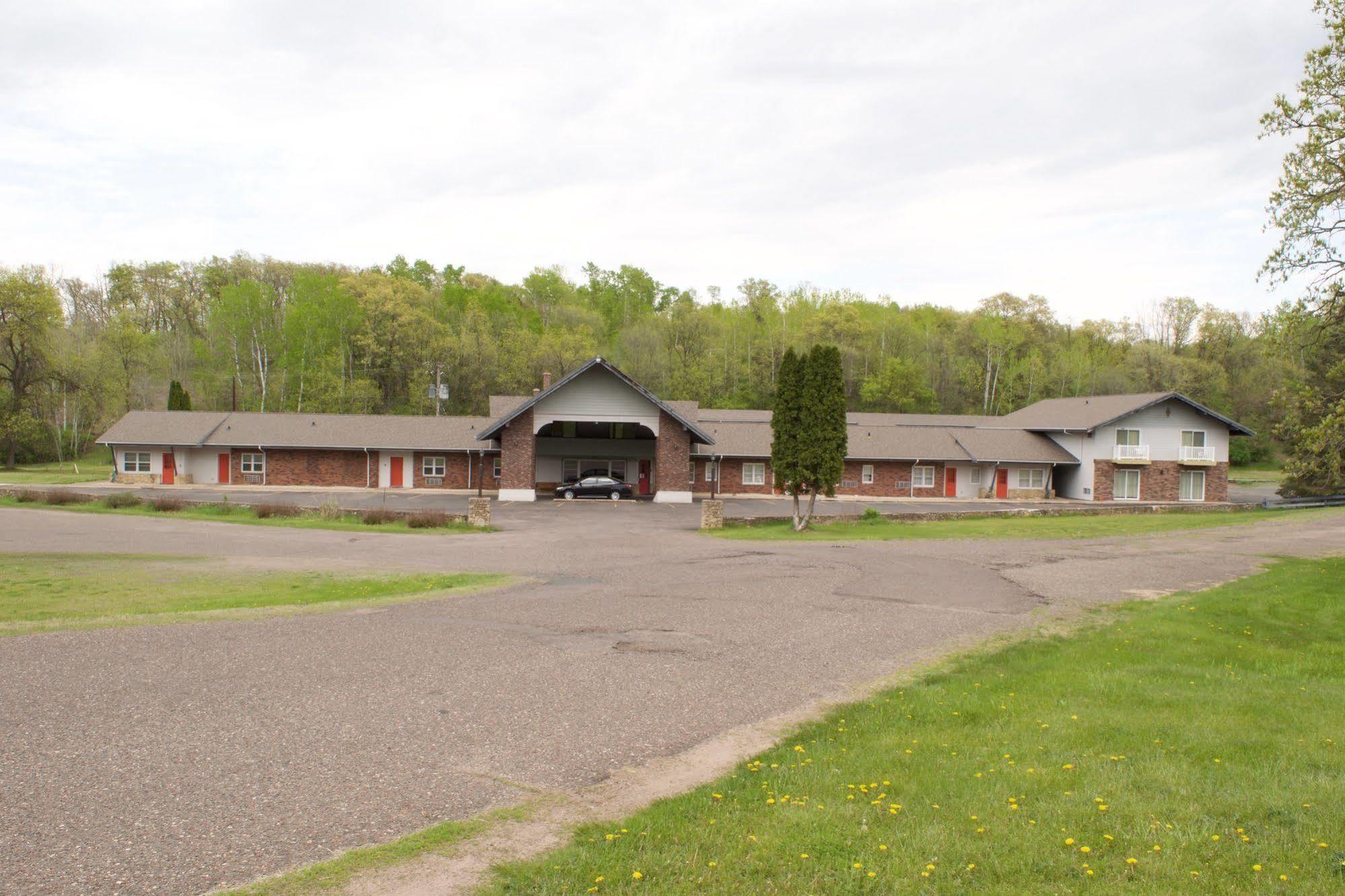 Amerivu Inn & Suites - St Croix Falls Saint Croix Falls Экстерьер фото